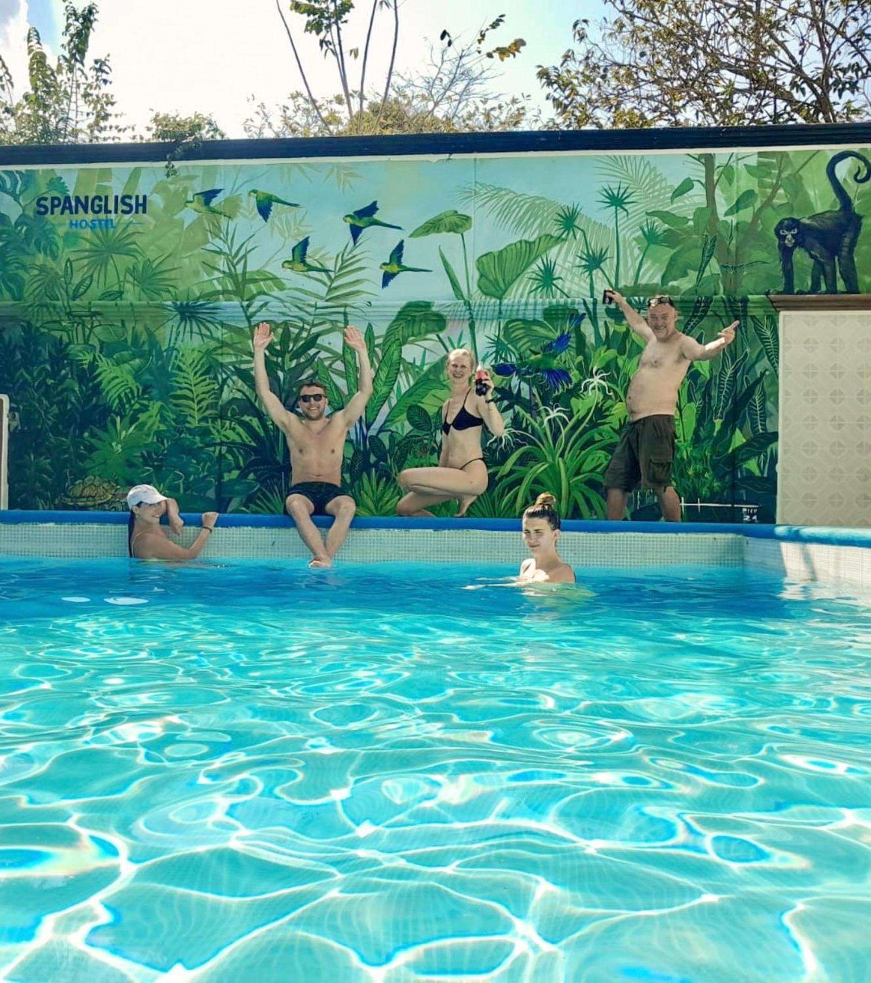 Spanglish Hostel Вальядолид Экстерьер фото
